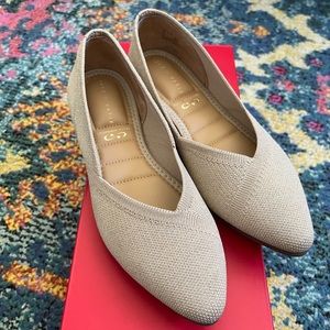 Kelly & Katie Jayde Flat Beige with subtle sparkle Sz.6